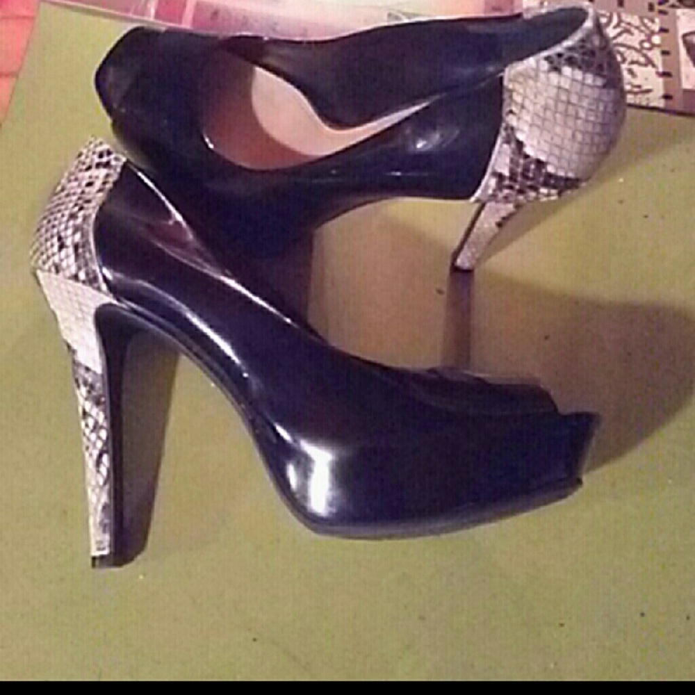 Jessica Simpson heels - Picture 3 of 3